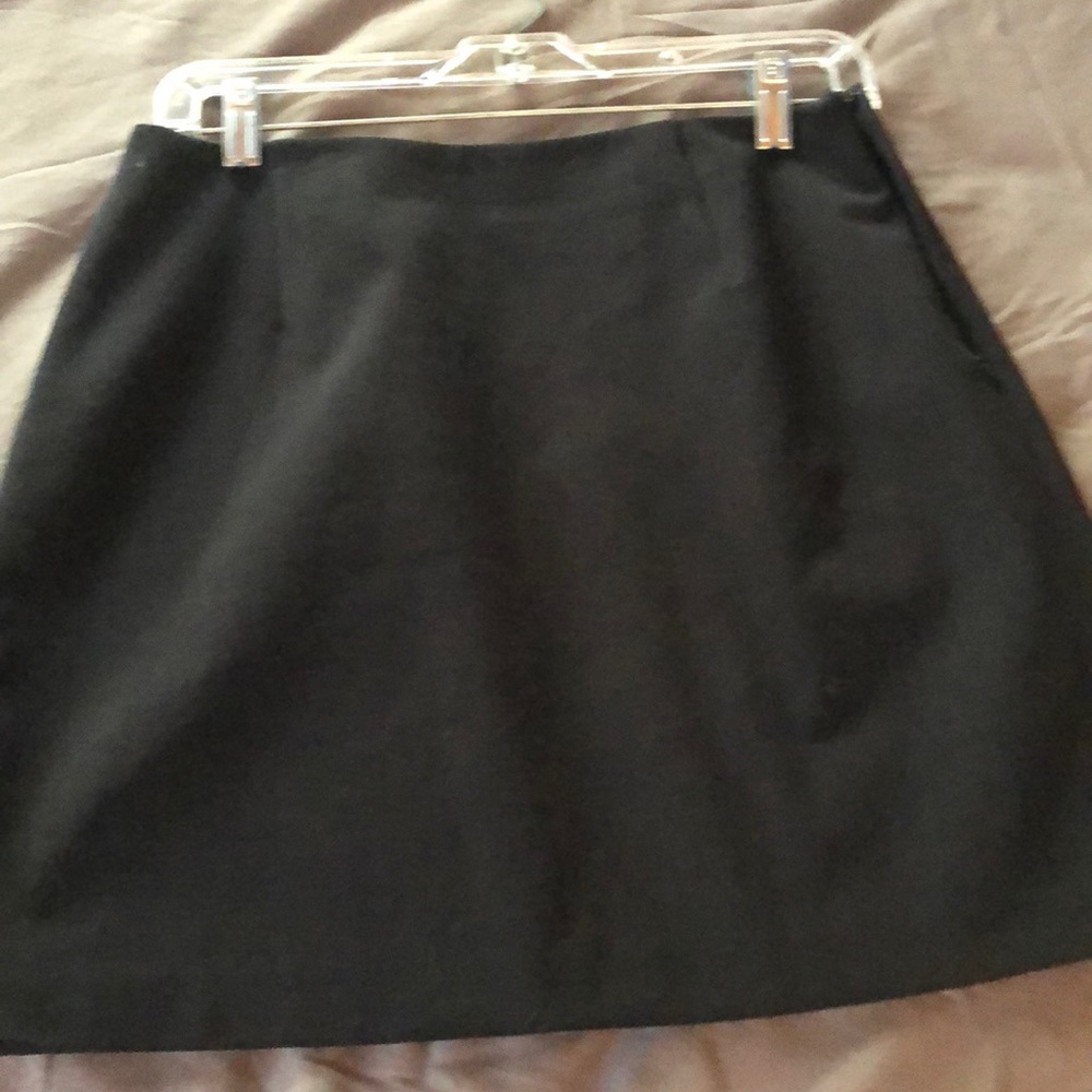 Stretchy black skirt